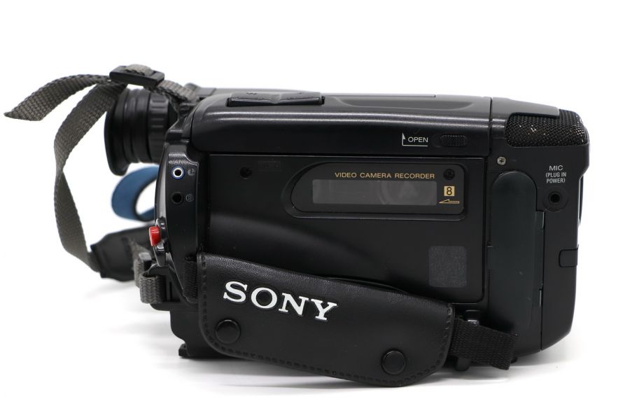 Видеокамера Sony CCD-TR385E