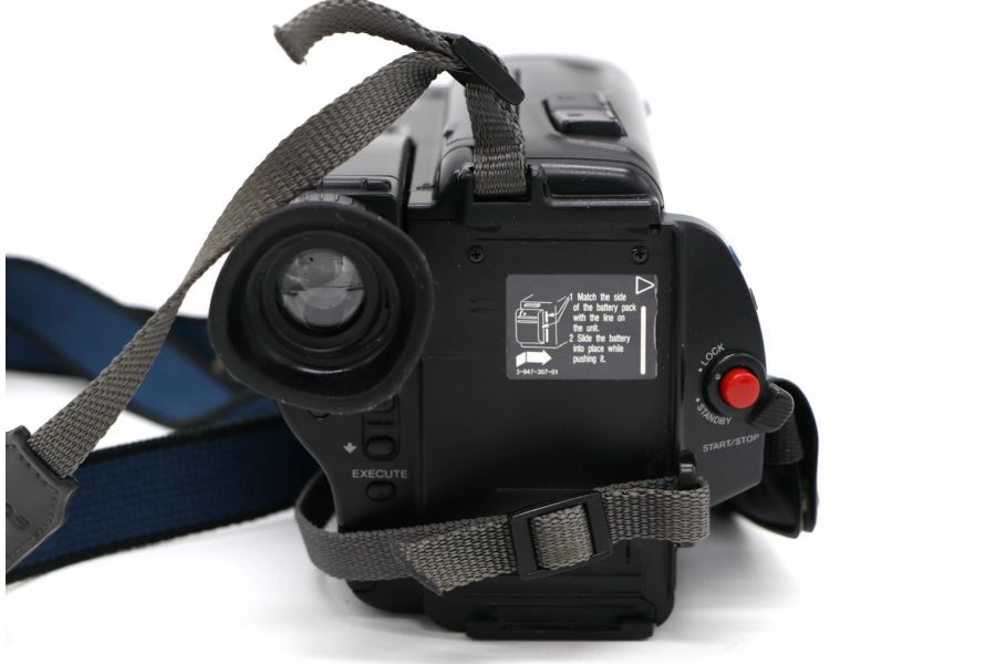 Видеокамера Sony CCD-TR385E