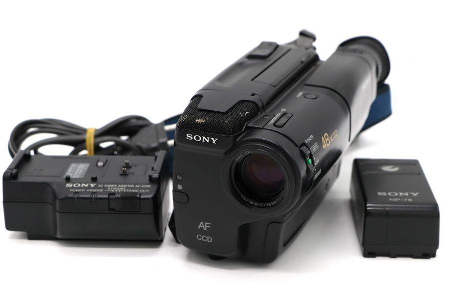 Видеокамера Sony CCD-TR385E