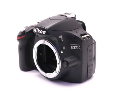 Nikon D3200 body (пробег 2305 кадров)