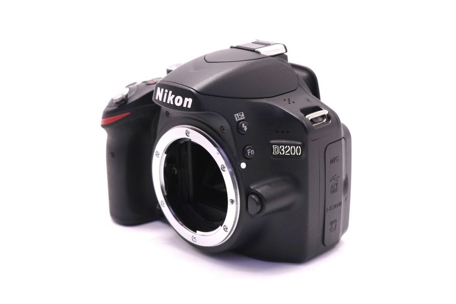 Nikon D3200 body (пробег 2305 кадров)