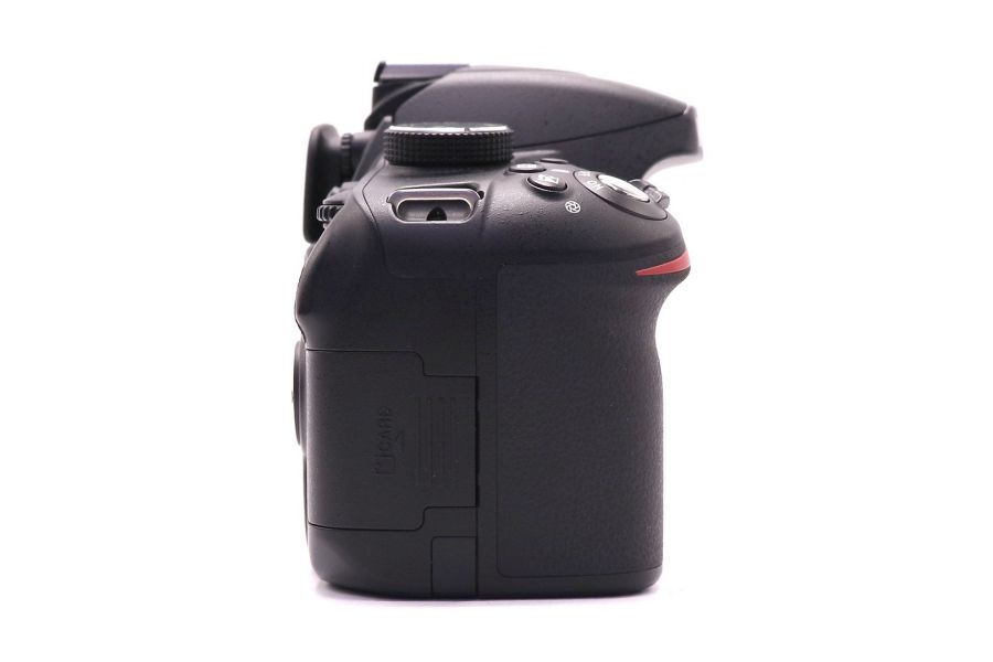 Nikon D3200 body (пробег 2305 кадров)