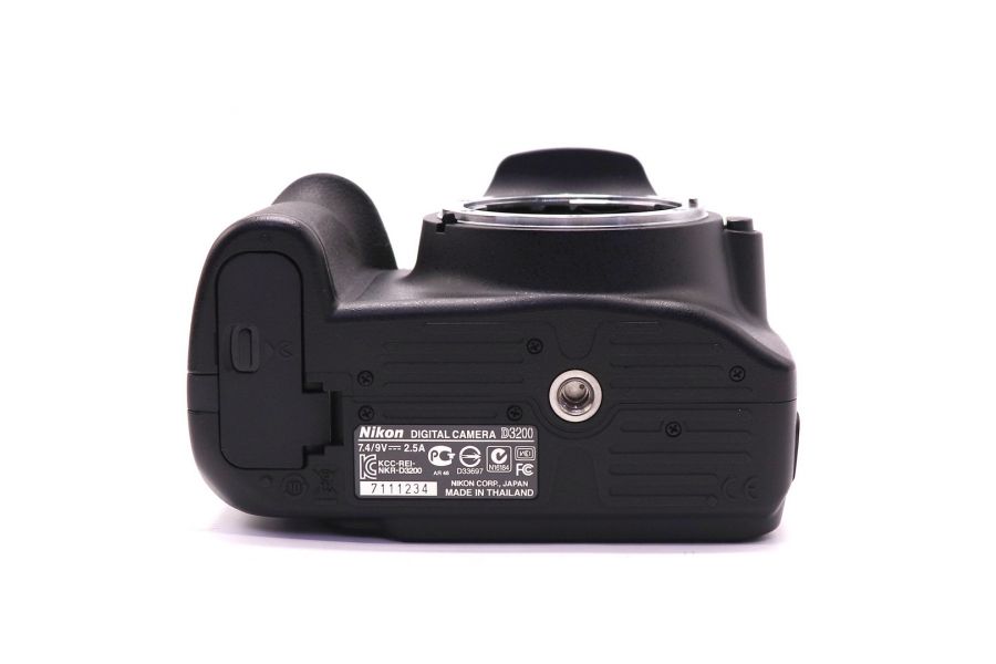 Nikon D3200 body (пробег 2305 кадров)