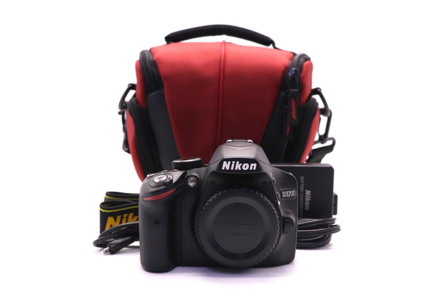 Nikon D3200 body (пробег 2305 кадров)