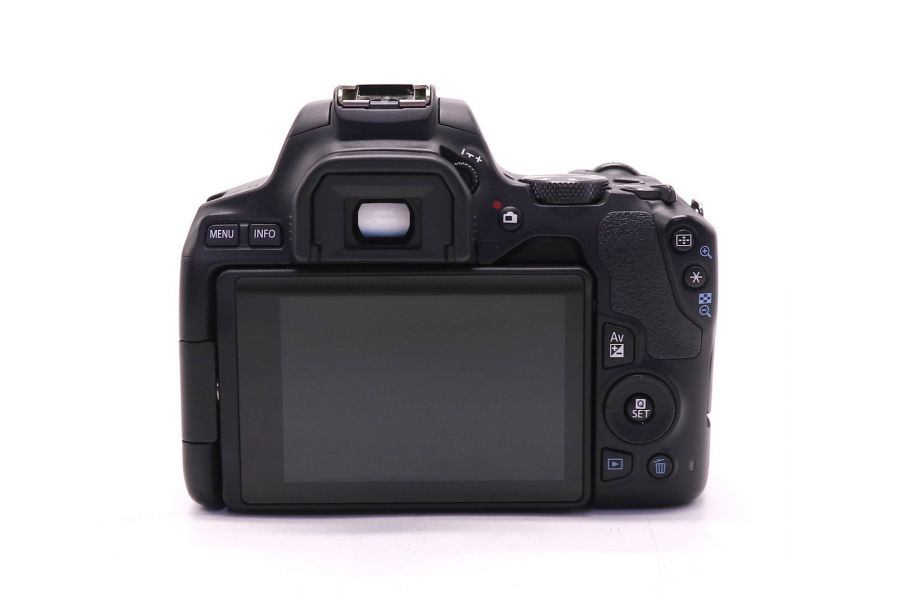 Фотокамера Canon EOS 250D kit (пробег 13400 кадров)
