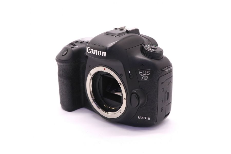 Canon EOS 7D Mark II body (пробег 2335 кадров)