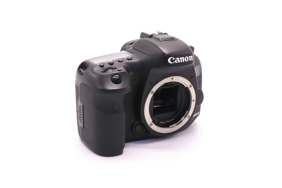 Canon EOS 7D Mark II body (пробег 2335 кадров)