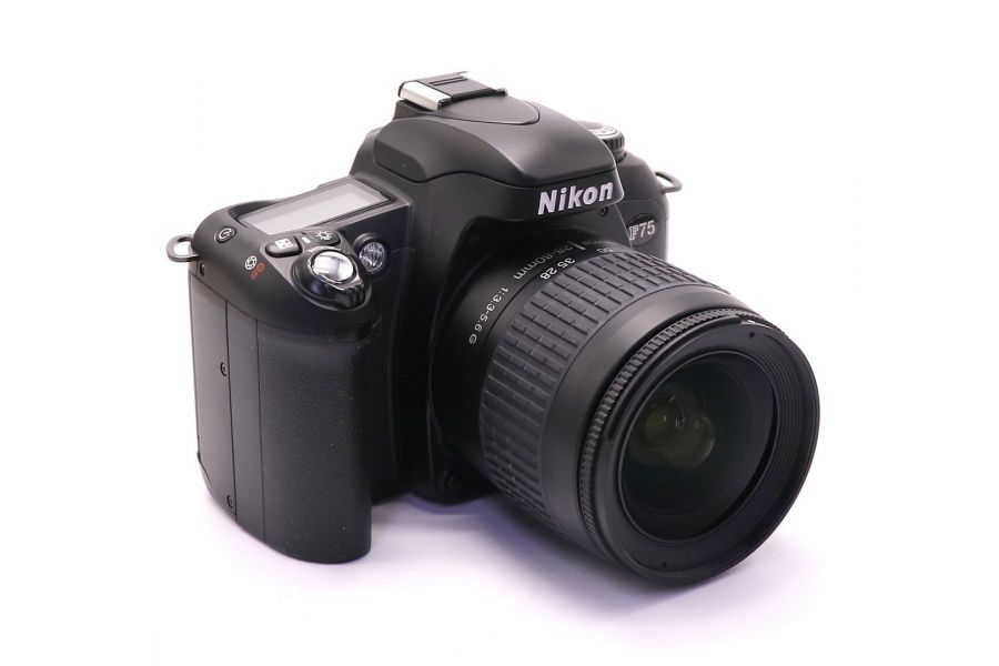 Nikon F75 kit в упаковке
