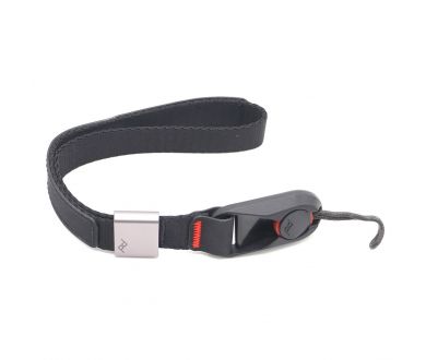 Ремень Peak Design Wrist Strap Cuff V3.0 на запястье