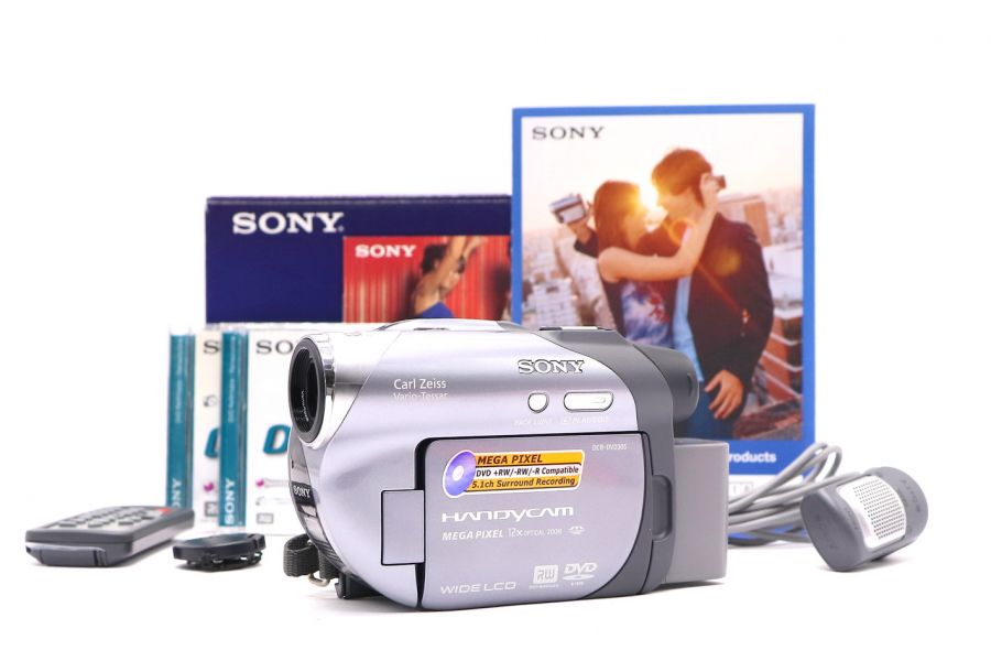 Видеокамера Sony DCR-DVD305E в упаковке 
