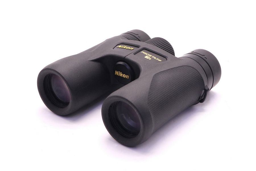 Бинокль Nikon Prostaff 7S 8X30 в упаковке