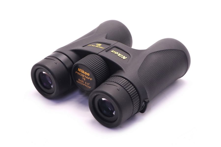 Бинокль Nikon Prostaff 7S 8X30 в упаковке