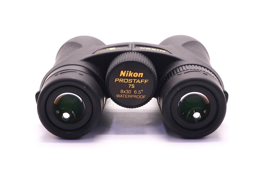 Бинокль Nikon Prostaff 7S 8X30 в упаковке