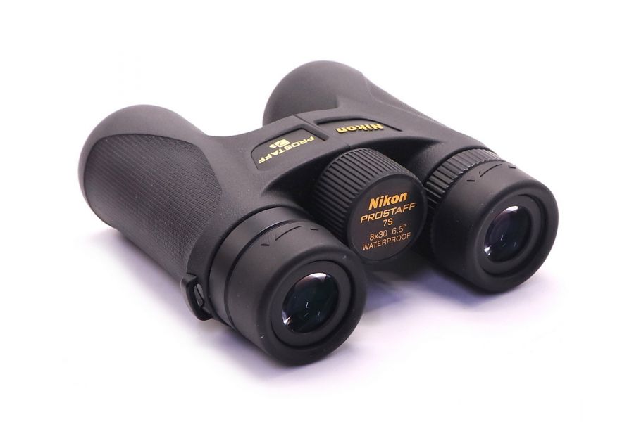 Бинокль Nikon Prostaff 7S 8X30 в упаковке