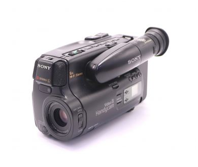 Видеокамера Sony CCD-TR105E