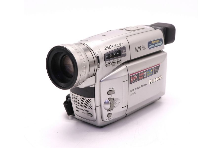 Видеокамера аналоговая Panasonic NV-VZ9EU