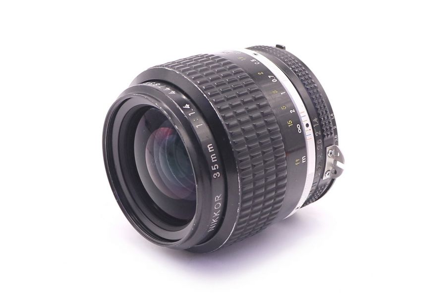 Nikon 35mm/1.4 Nikkor (Japan, 1982)