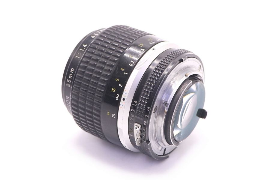 Nikon 35mm/1.4 Nikkor (Japan, 1982)