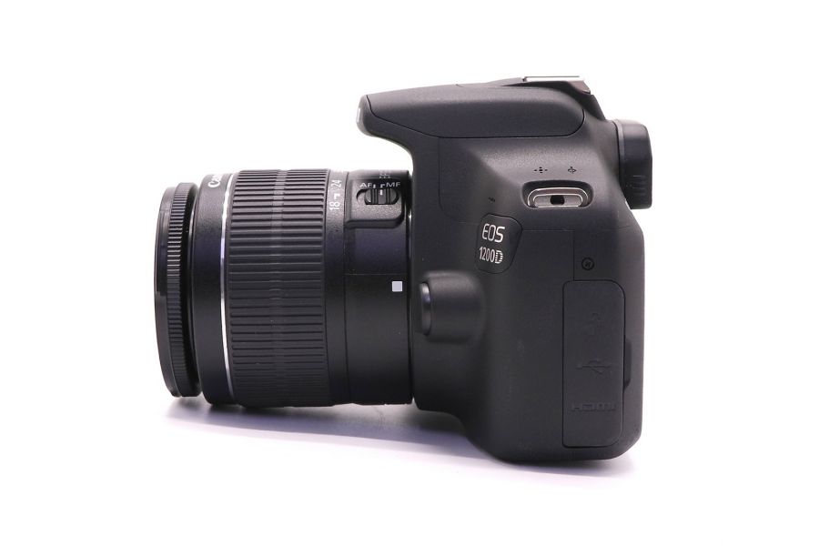 Canon EOS 1200D kit 18-55mm f/3.5-5.6 III (пробег 150 кадров)