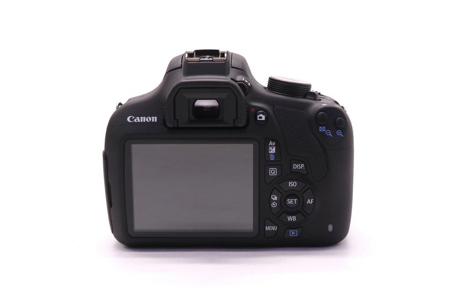 Canon EOS 1200D kit 18-55mm f/3.5-5.6 III (пробег 250 кадров)