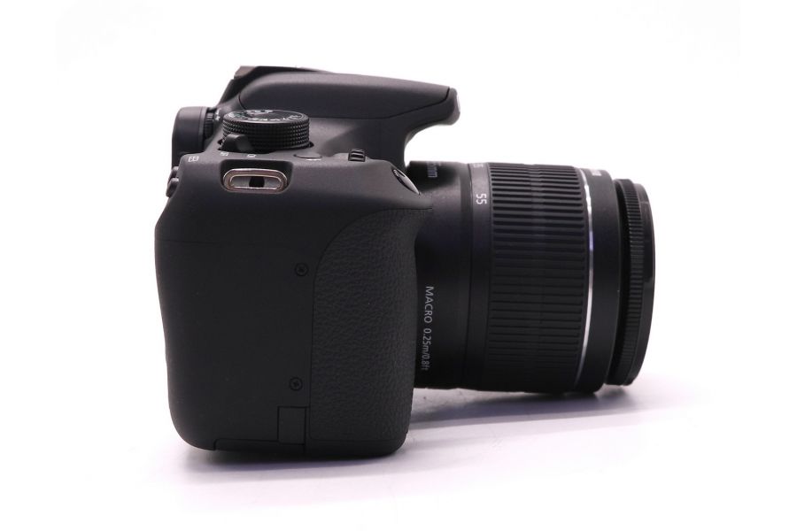 Canon EOS 1200D kit 18-55mm f/3.5-5.6 III (пробег 250 кадров)