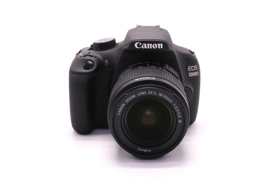 Canon EOS 1200D kit 18-55mm f/3.5-5.6 III (пробег 250 кадров)