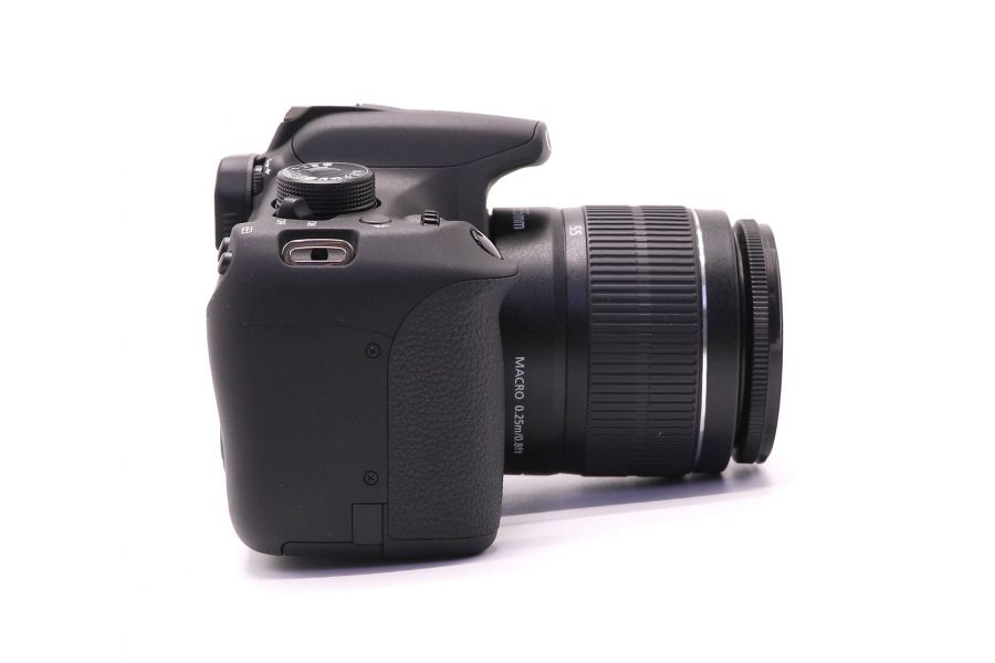 Canon EOS 1200D kit 18-55mm f/3.5-5.6 III (пробег 150 кадров)