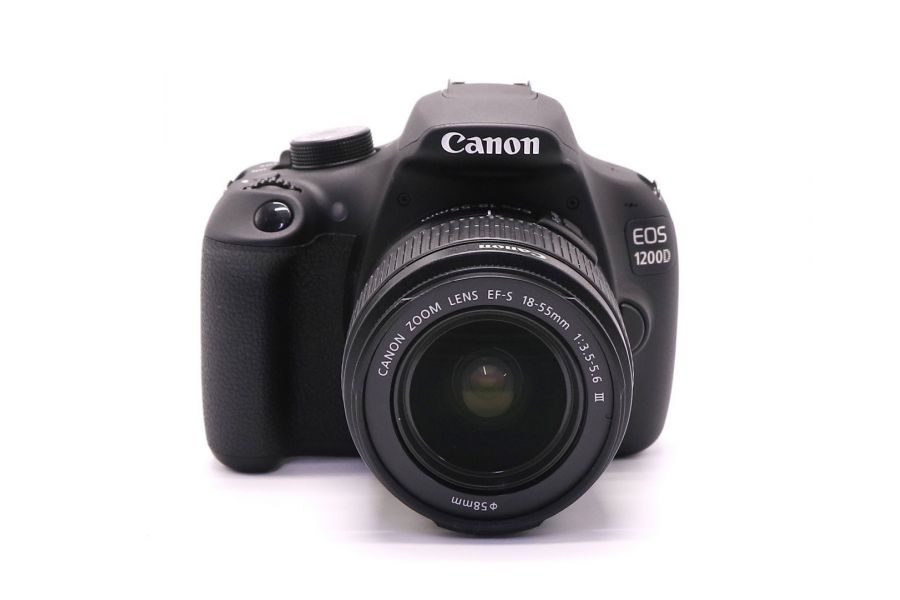 Canon EOS 1200D kit 18-55mm f/3.5-5.6 III (пробег 150 кадров)