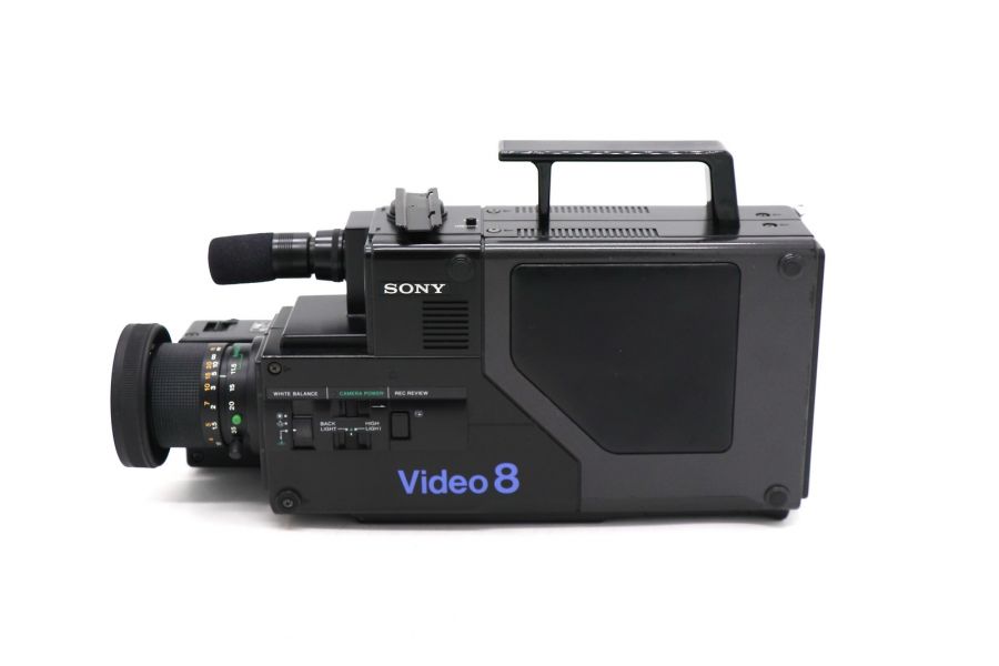 Видеокамера Sony CCD-V8