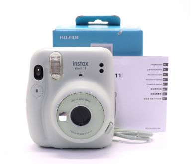 Fujifilm Instax Mini 11 Green в упаковке
