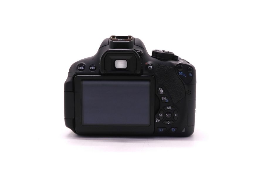 Фотокамера Canon EOS 700D kit (пробег 33350 кадров)