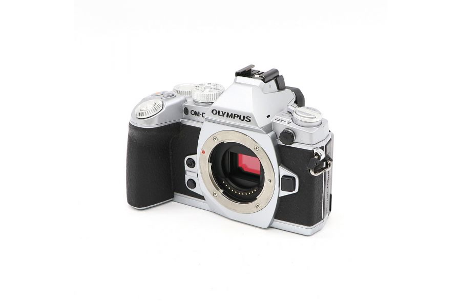 Olympus OM-D E-M1 body в упаковке (пробег 5555 кадров)