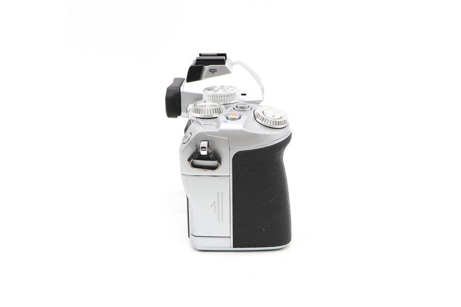 Olympus OM-D E-M1 body в упаковке (пробег 5555 кадров)