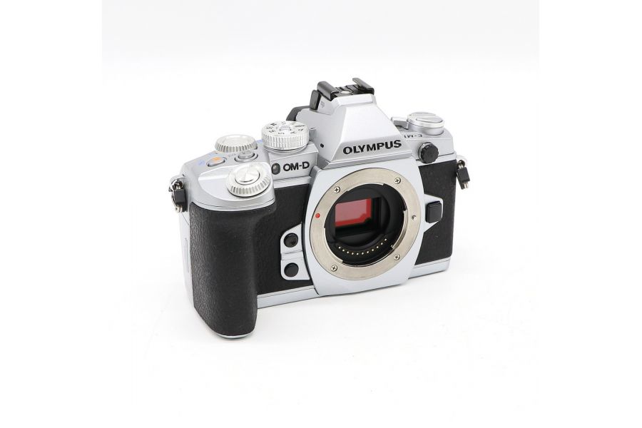 Olympus OM-D E-M1 body в упаковке (пробег 5555 кадров)