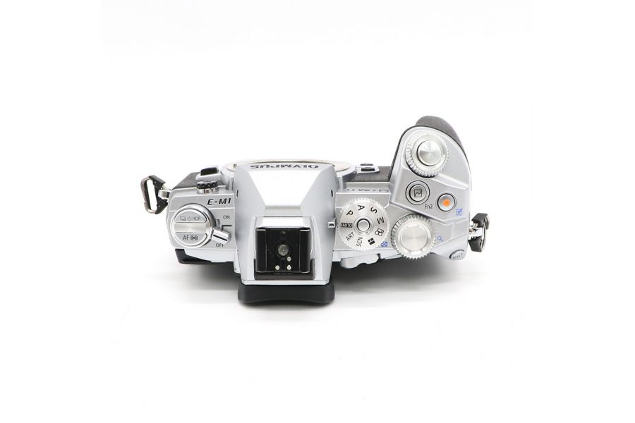 Olympus OM-D E-M1 body в упаковке (пробег 5555 кадров)