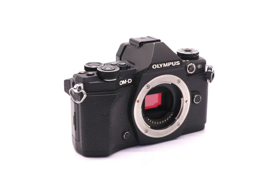 Olympus OM-D E-M5 II body в упаковке (пробег 13080 кадров)