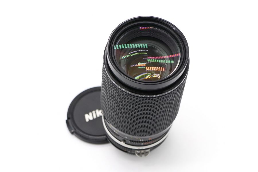 Nikon 35-200mm f/3.5-4.5 Zoom-Nikkor