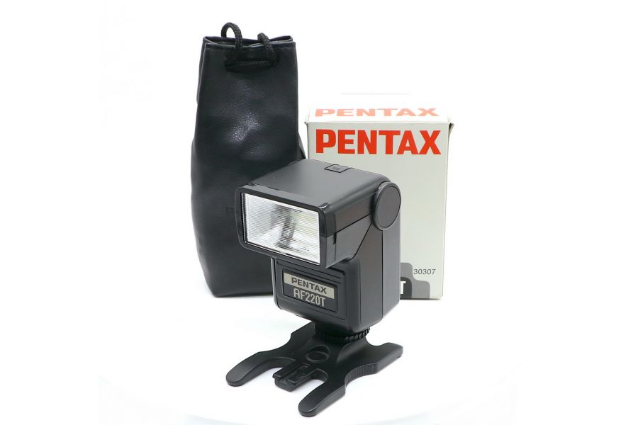 Фотовспышка Pentax AF220T в упаковке