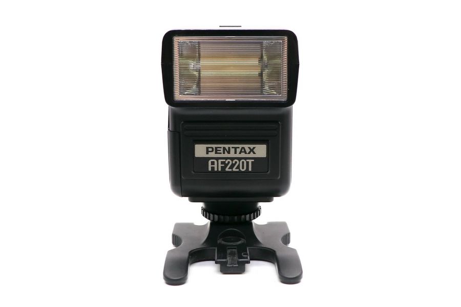 Фотовспышка Pentax AF220T в упаковке