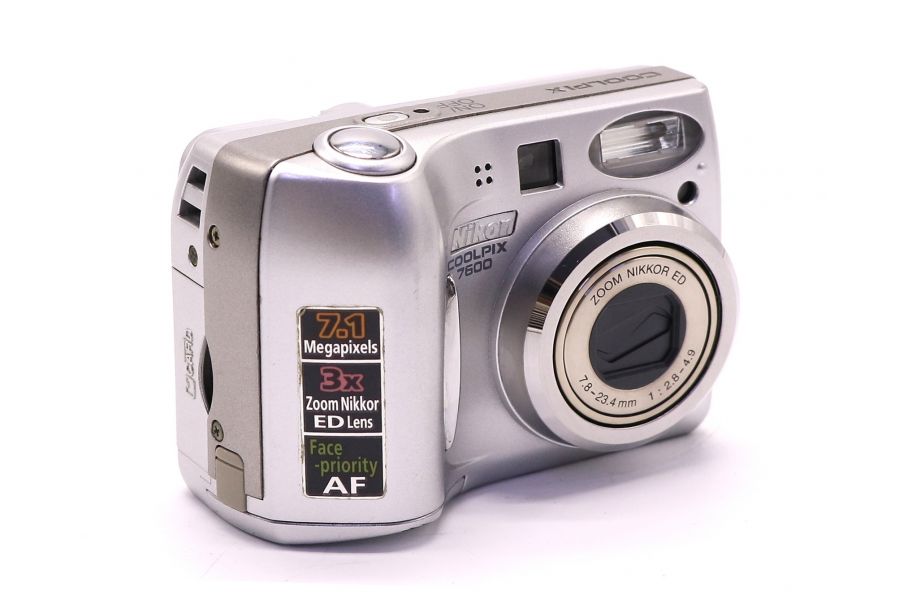 Nikon Coolpix 7600 в упаковке