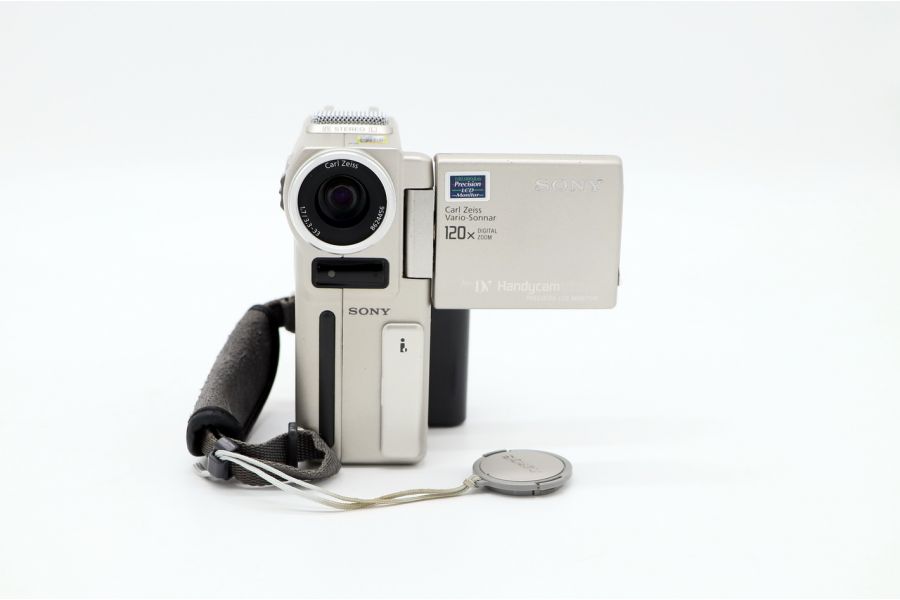 Видеокамера Sony DCR-PC1E