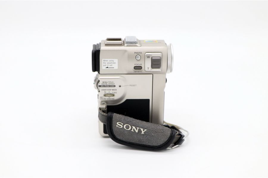 Видеокамера Sony DCR-PC1E