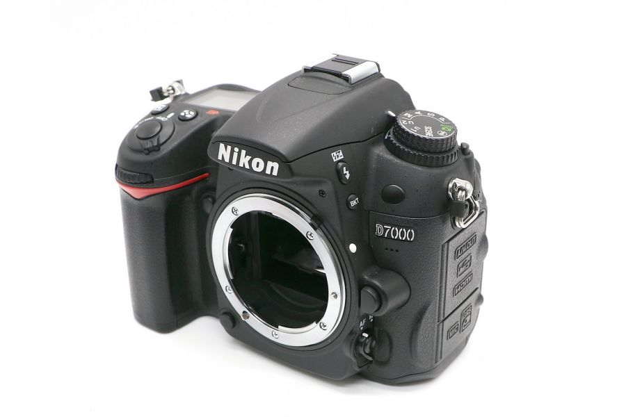 Nikon D7000 body в упаковке (пробег 4360 кадров)
