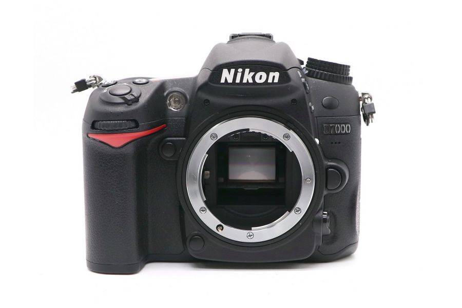 Nikon D7000 body в упаковке (пробег 4360 кадров)