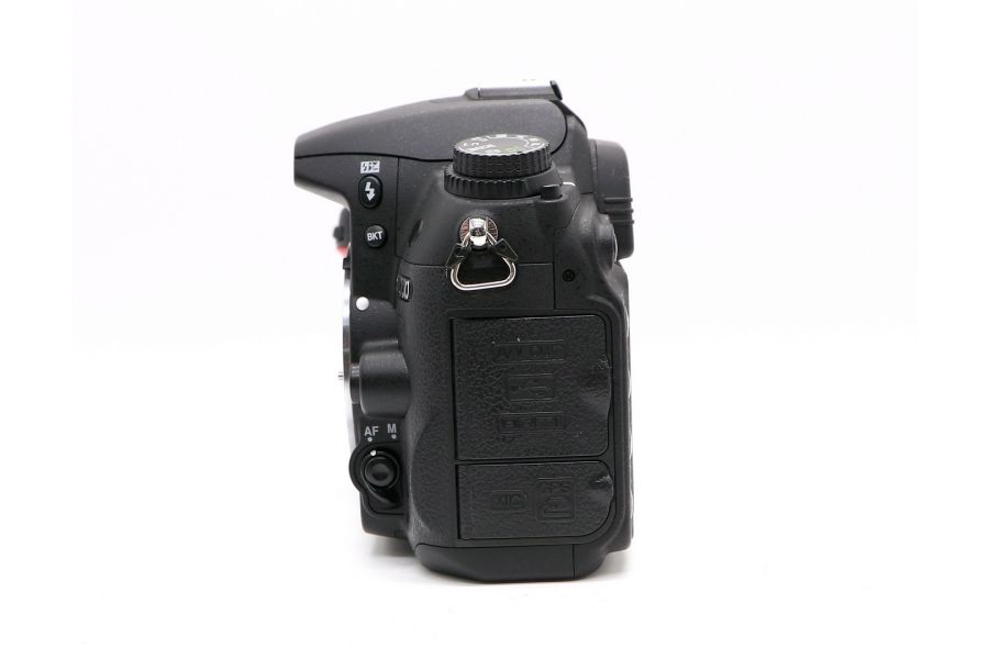 Nikon D7000 body в упаковке (пробег 4360 кадров)