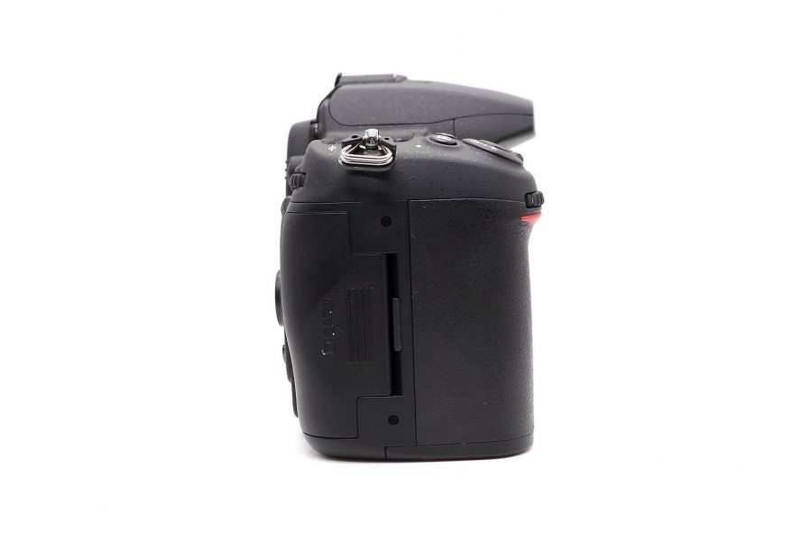 Nikon D7000 body в упаковке (пробег 4360 кадров)