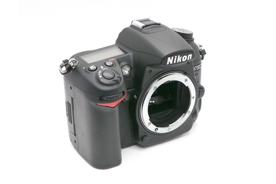 Nikon D7000 body в упаковке (пробег 4360 кадров)