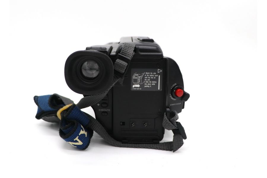 Видеокамера Sony CCD-TR750E