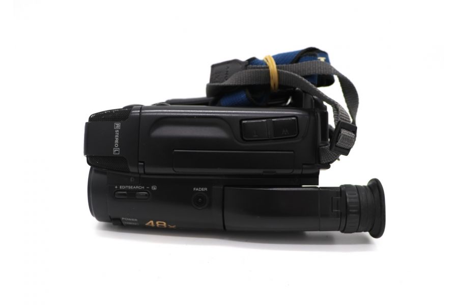 Видеокамера Sony CCD-TR750E