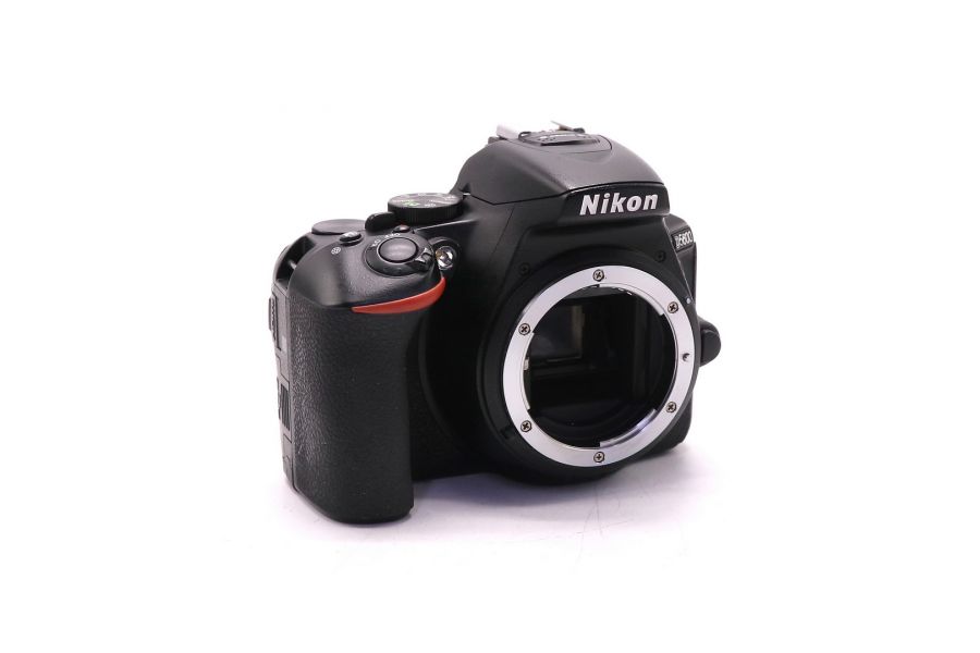 Nikon D5600 body в упаковке (пробег 246615 кадров)